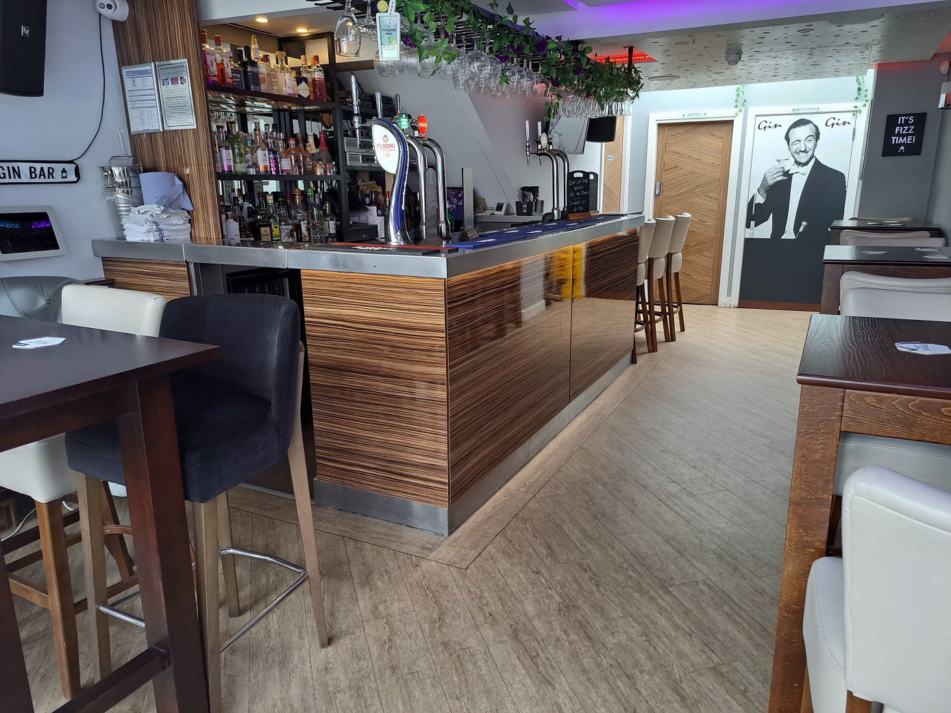 1 Milnrow Road, Shaw, Oldham, OL2 8AP Breakey & Nuttall